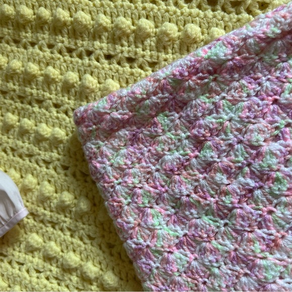 Infant baby girl Rosalina pink dress & 2 crocheted blankets lot - Picture 3 of 9